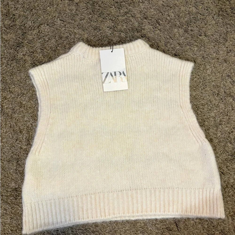NWT Zara Girls Sweater with Cream and Green Pattern Size 8-9